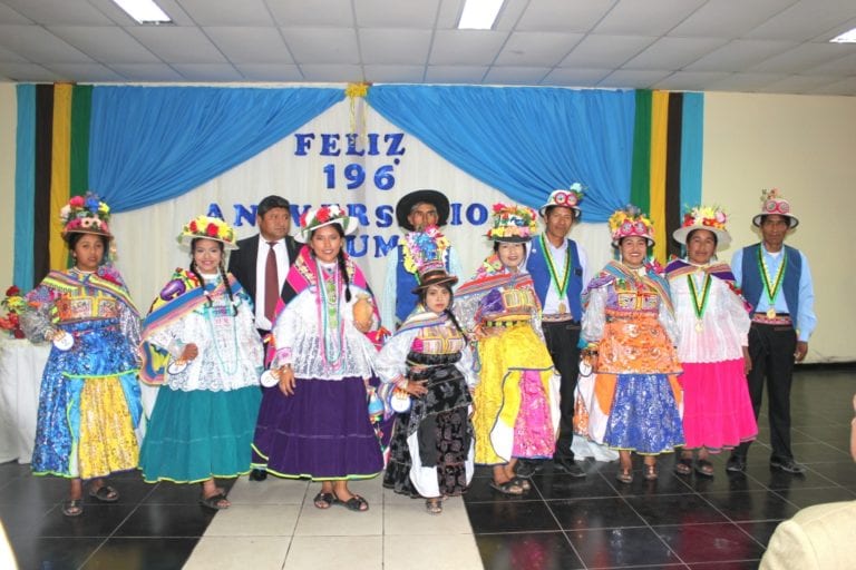 Presentan programa de festejos de Carumas