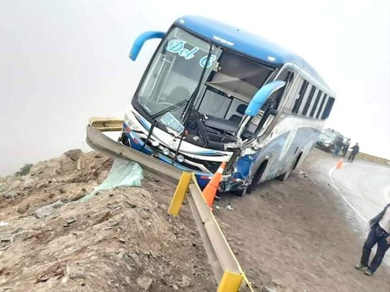 Quebrada de Guerreros: bus de Del Carpio quedó al borde de abismo