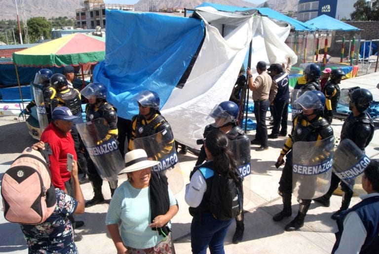 Desalojan a comerciantes del parque Grau en Moquegua