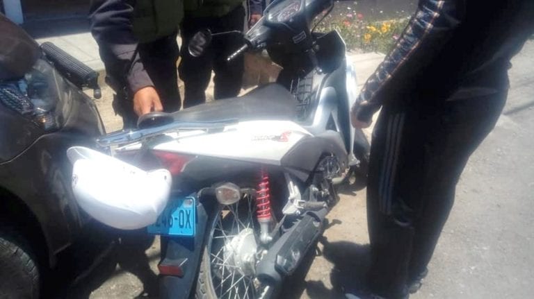 Despiste de motocicleta deja una mujer herida en Samegua