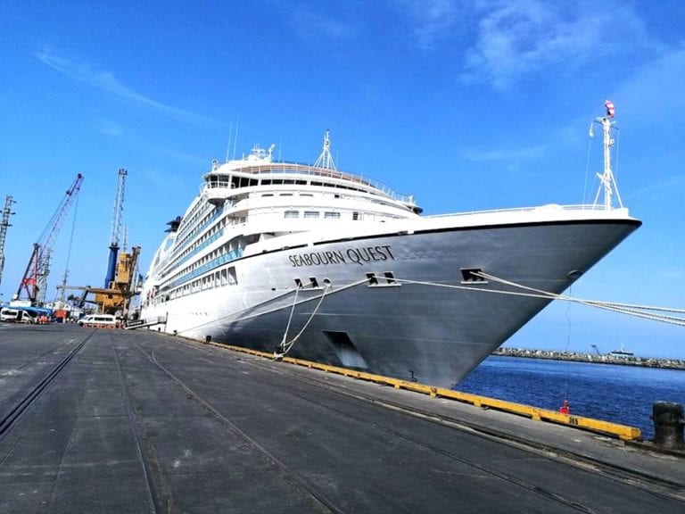 450 turistas en crucero llegan al puerto de Matarani