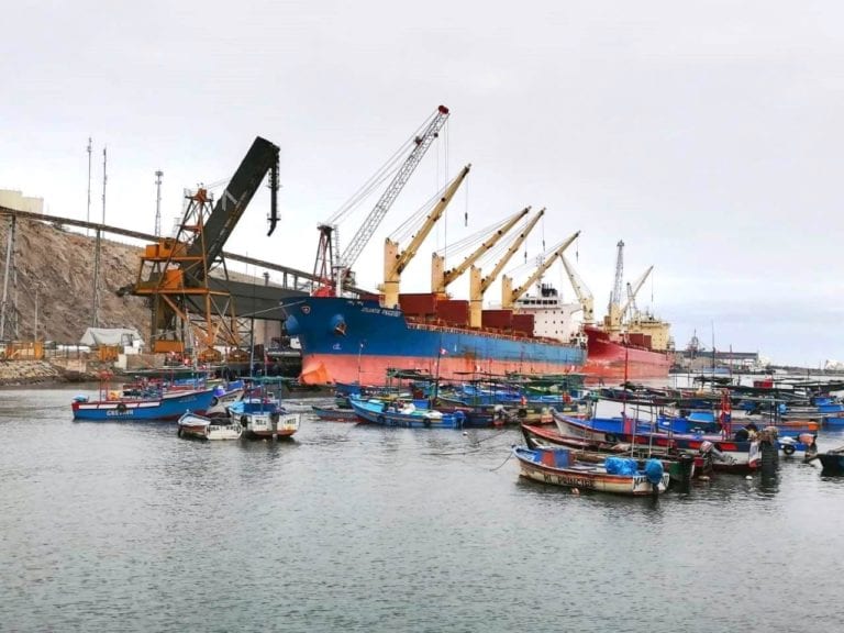PNP: “Existe peligro de destrucción del puerto de Matarani”