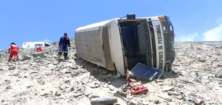 I.E. Virgen de Fátima: 24 escolares salvan de morir al volcar combi en la que viajaban