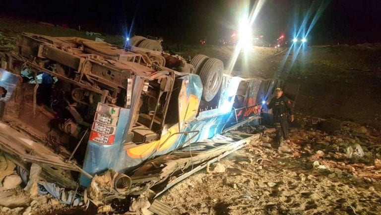 7 fallecidos y 32 heridos tras volcadura de Flores Hermanos en Camaná