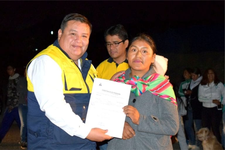 Alcalde de Moquegua entregó 200 constancias de posesión