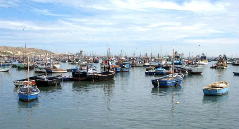 Aproximadamente 10 embarcaciones pesqueras retornaron de Chile