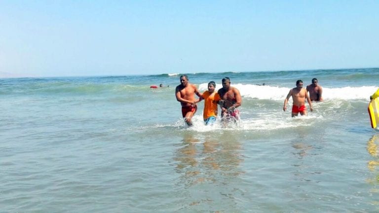 Salvan a estudiante de morir ahogada en la playa Pozo de Lisas  