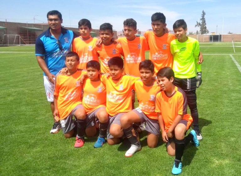 Equipo de futbol sub-12 de Mollendo requiere apoyo para viajar a Tarapoto