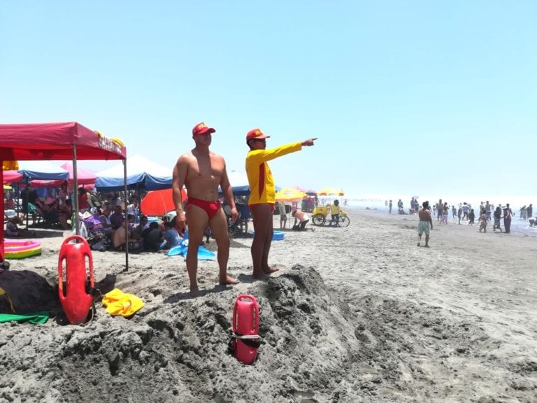 Por fiestas: 80 policías de salvataje atenderán playas de Mollendo y Camaná