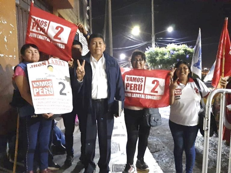 John Larry Coayla de Vamos Peru recibió homenaje