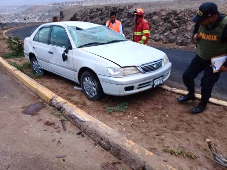 Vehículo se despista y da vueltas de campana en la carretera Panamericana