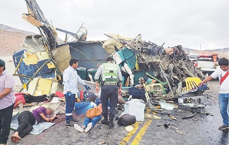 Arequipa: Choque frontal de buses deja 14 muertos y 68 heridos