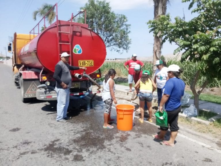 Southern distribuye agua potable a 400 familias en el valle de Tambo