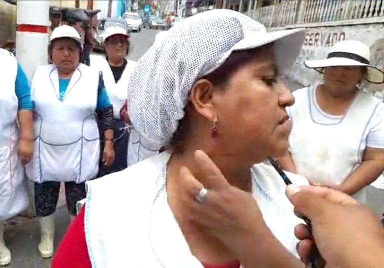 Comerciantes y ambulantes se lían a golpes en la calle 2 de Mayo 