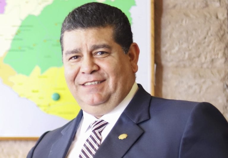 Tras vacancia de Martín Vizcarra: Renuncia prefecto regional de Arequipa