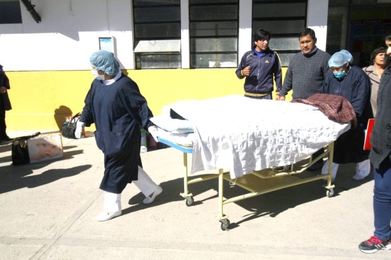 Trabajadores se salvan de milagro tras despiste de camioneta en Ichuña