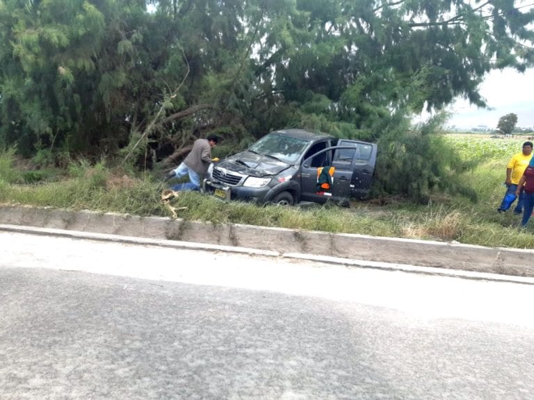 Trabajador resulta herido tras despiste de camioneta de la EPS Ilo