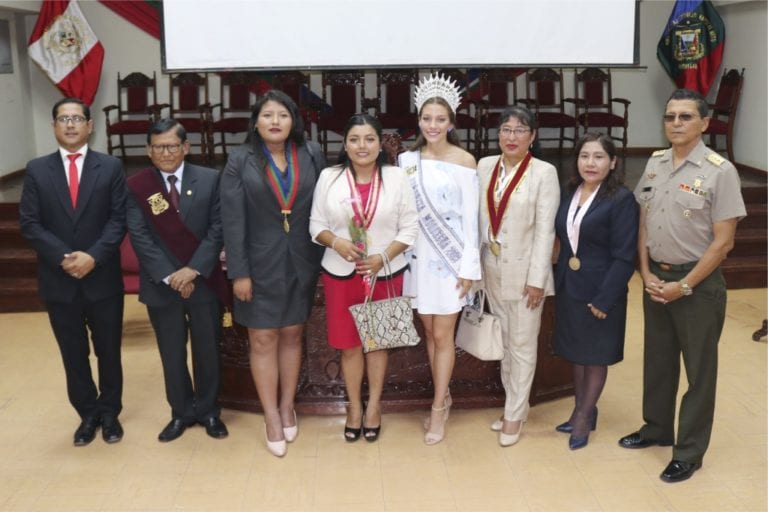 CEREMONIA CÍVICA EN MOQUEGUA CONMEMORANDO EL ‘DÍA INTERNACIONAL DE LA MUJER’