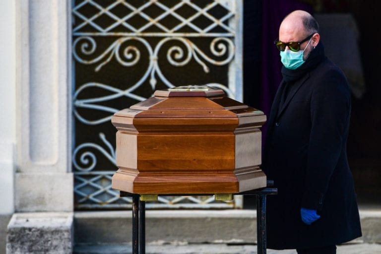 Italia registra 627 muertos por coronavirus en un solo día