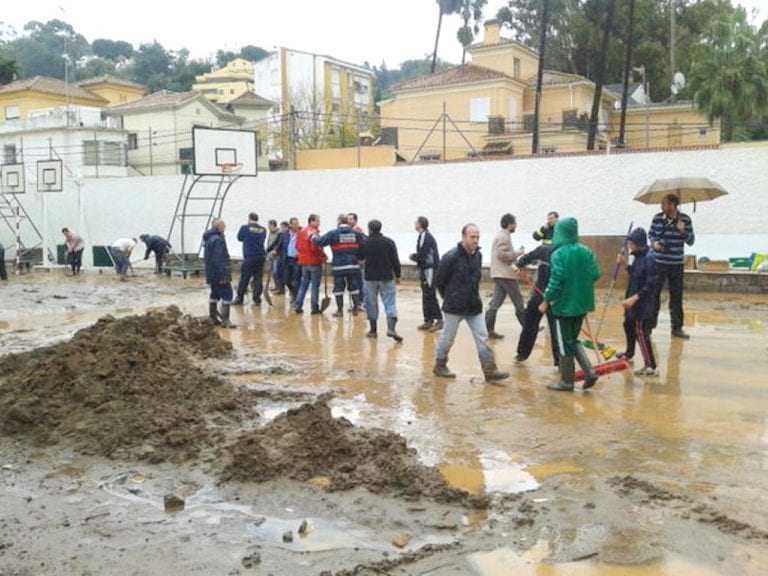 Realizan limpieza en colegios que se vieron afectados por las lluvias en Moquegua 
