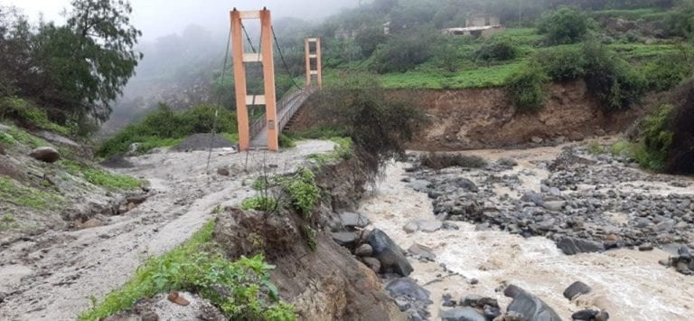 Puente peatonal Huasacache a punto de colapsar