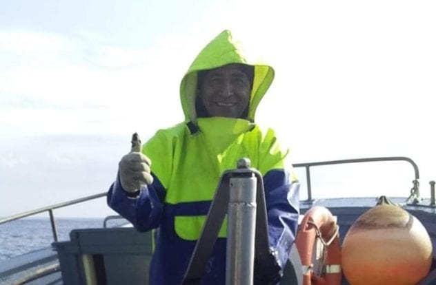 Pescador ileño Fabián Rossel vive difícil situación en España