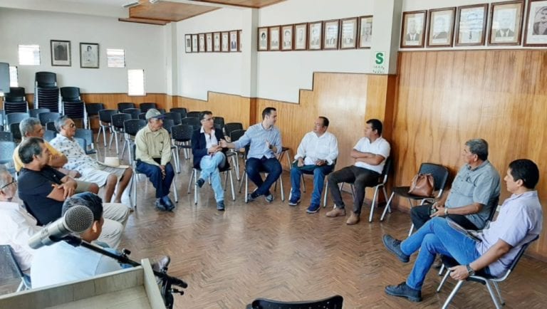 Productores de ajo de Punta de Bombón se reúnen con empresario brasilero