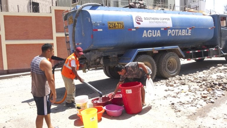 Southern Peru apoya en labores de limpieza y distribución de agua