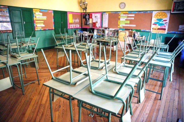 Norma que reapertura escuelas no dispone reinicio de clases presenciales a nivel nacional