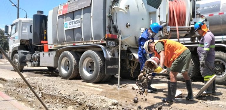 Culminaron trabajos de descolmatación en las redes de desagüe de Samegua