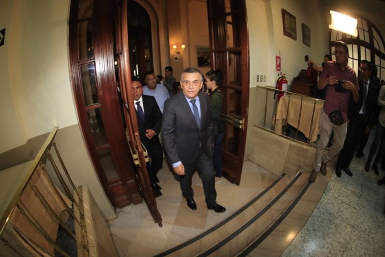 Urresti anuncia aprobación por insistencia del retiro de 25 % de AFP