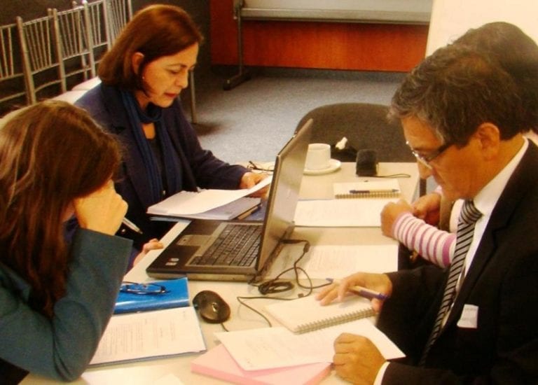 Congresista Ancalle pide reducir sueldos de altos a funcionarios 