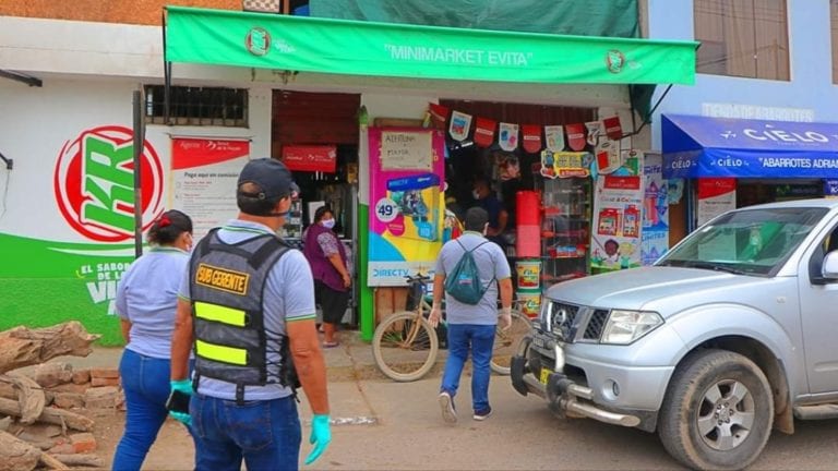 Continúa supervisión y fiscalización a comercios en Punta de Bombón   