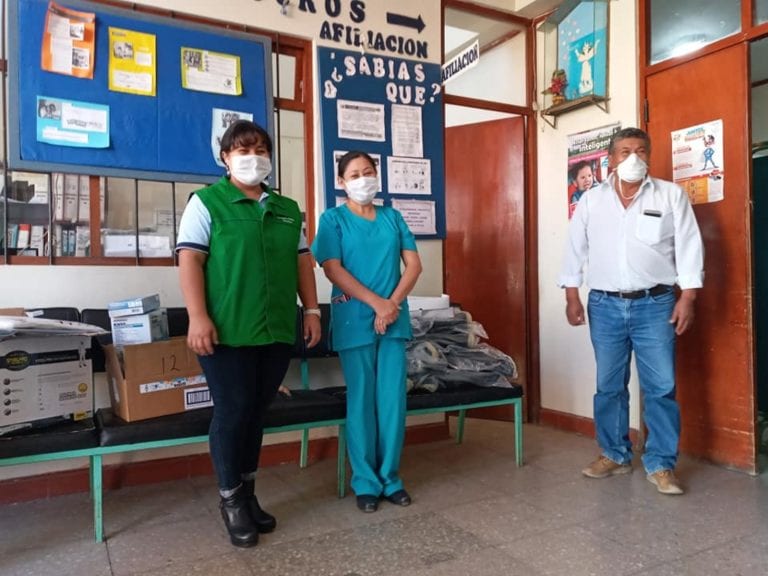 Entregan implementos de bioseguridad a C.S. Cocachacra 