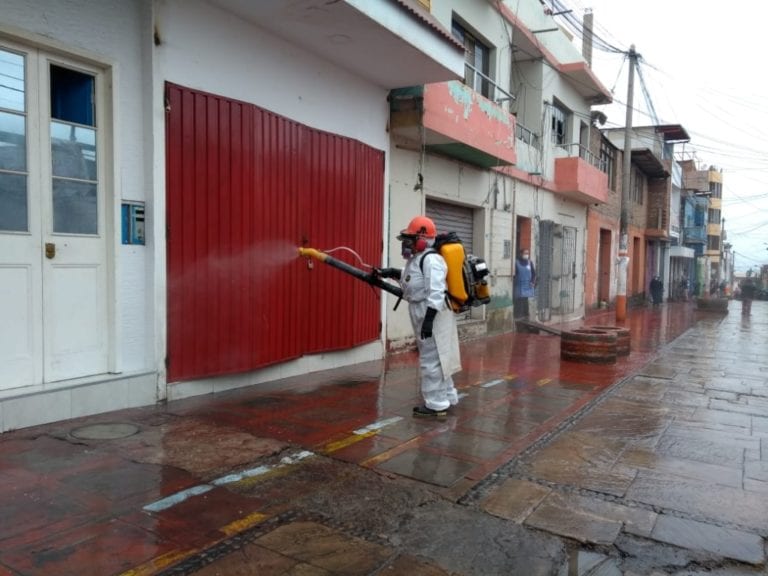 MPI efectuó el baldeado y desinfección de calles La Mar e Islay