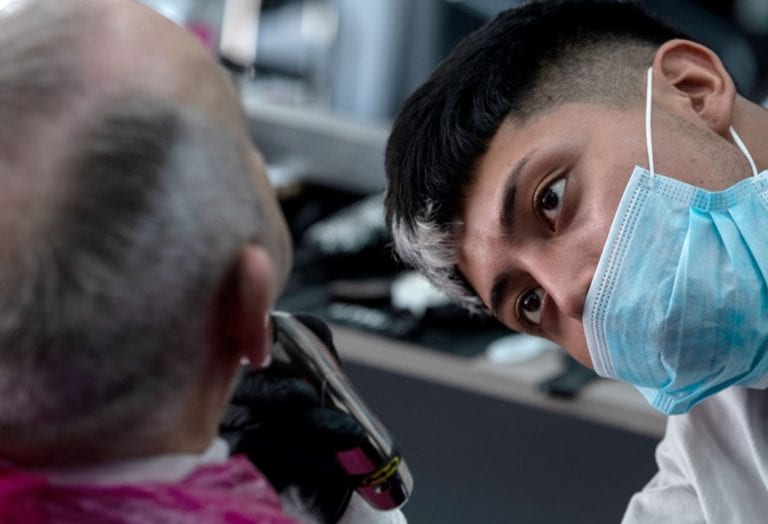 Peluqueros y barberos afectados porque no laboran más de 50 días