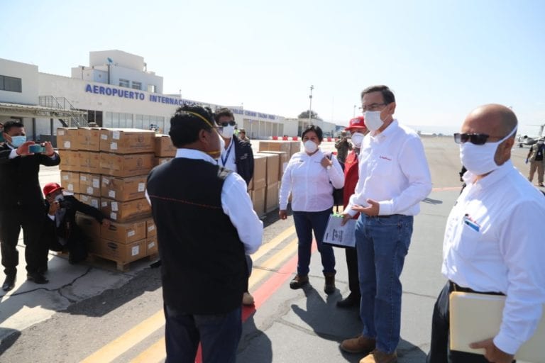 Presidente Vizcarra entregó 15 ventiladores mecánicos e indumentaria en Tacna
