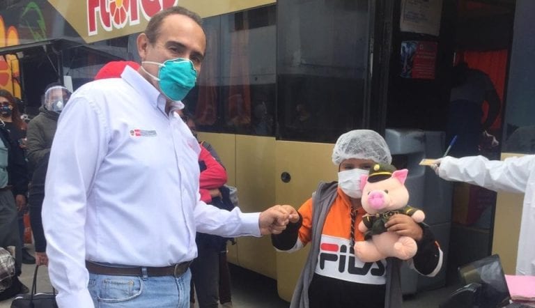 En viaje humanitario procedente de Lima a Moquegua, menor de edad retorna para reunirse con su padre