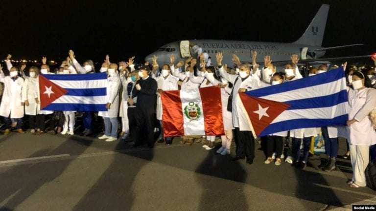 Gestión del Gobernador Regional logra que médicos cubanos lleguen a Moquegua