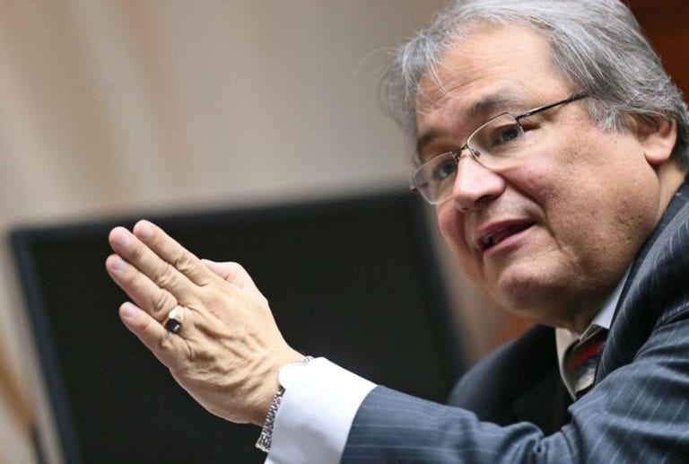 Excongresistas deben devolver bonificación recibida, dice Walter Albán