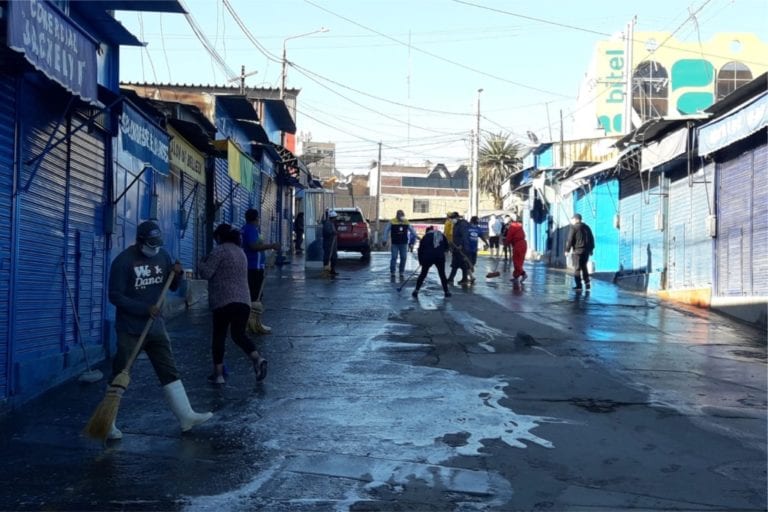 Moquegua: Realizan jornada de limpieza, baldeo y desinfección en alrededores del Mercado Central
