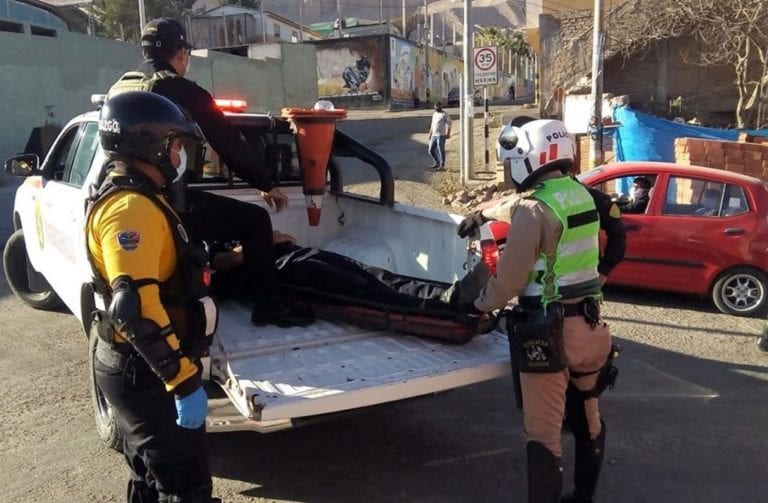 Automóvil arrolla a policía municipal cuando conducía bicicleta