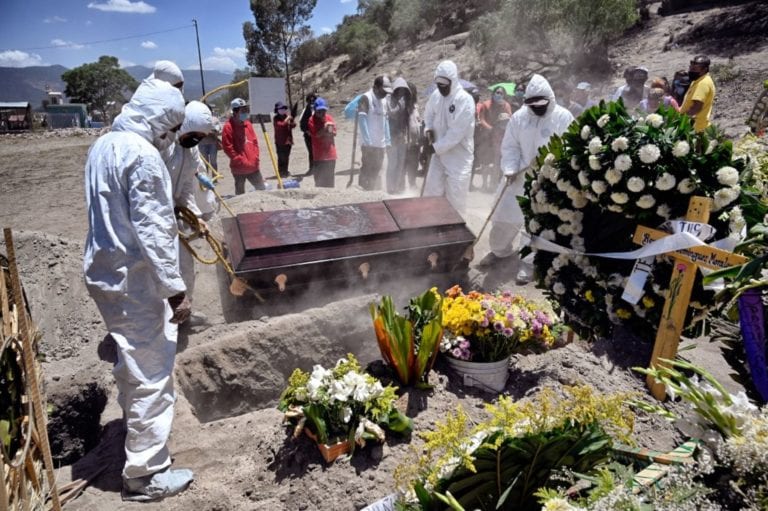 Las infecciones de COVID-19 alcanzan un nuevo récord y México supera los 30.000 muertos