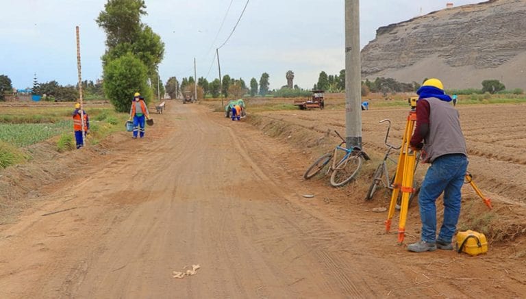 Reanudan obra para el mejoramiento de antigua carretera vecinal
