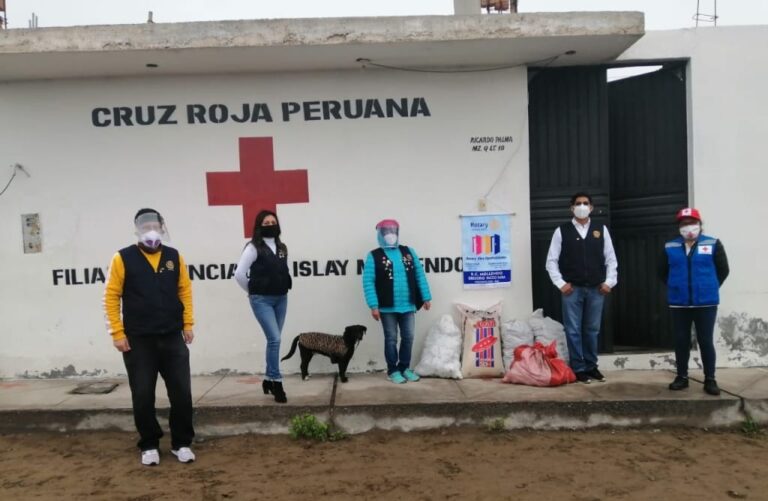 Rotarios donan alimentos a la Cruz Roja para preparar almuerzos solidarios
