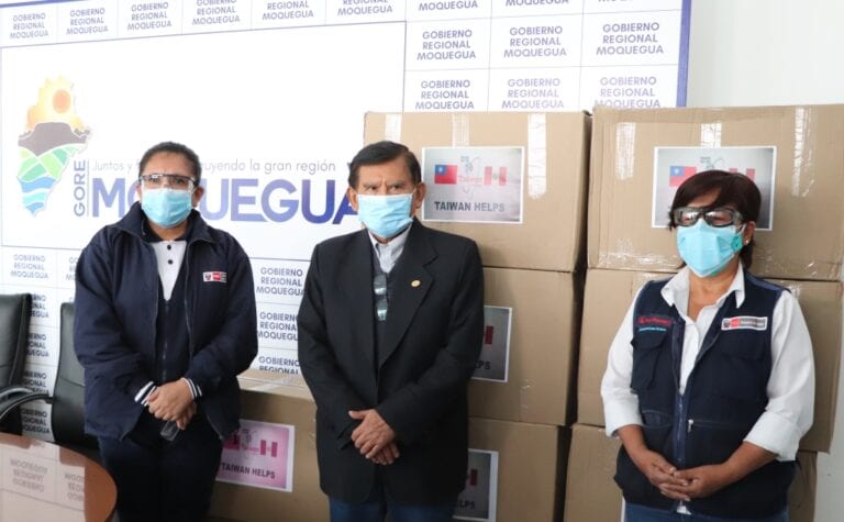 Gobernador Regional logró donativo de trajes tyvek para personal de Salud