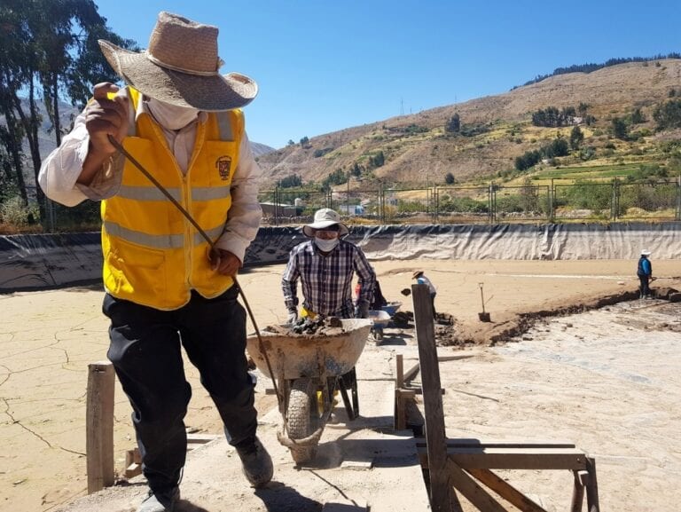 Continúan labores de limpieza en canales y reservorios de Torata