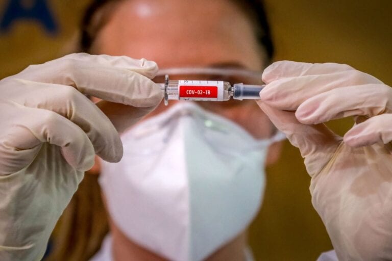 Vacuna: Acuerdo de producción adelantará un año su distribución en América Latina