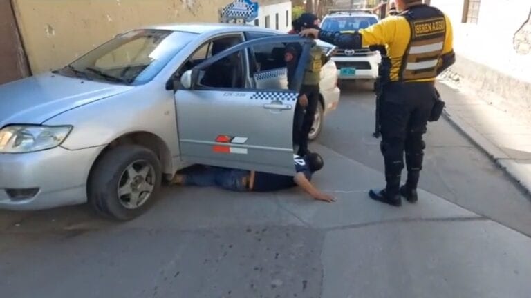 Taxista en completo estado de ebriedad estrelló vehículo contra vivienda 