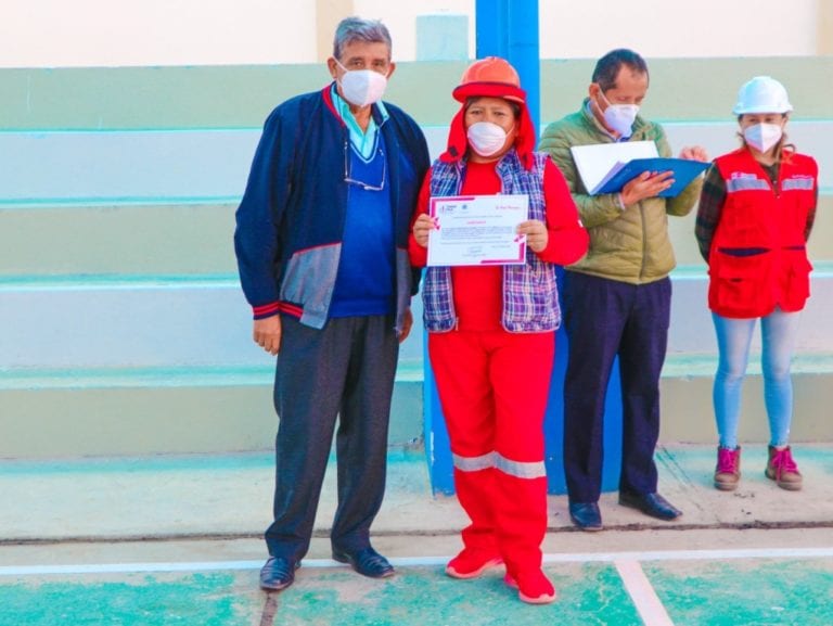 Entregan certificación a 60 obreros de “Trabaja Perú” en Punta de Bombón